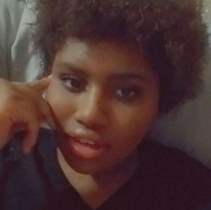 Meet your Posher, Amira